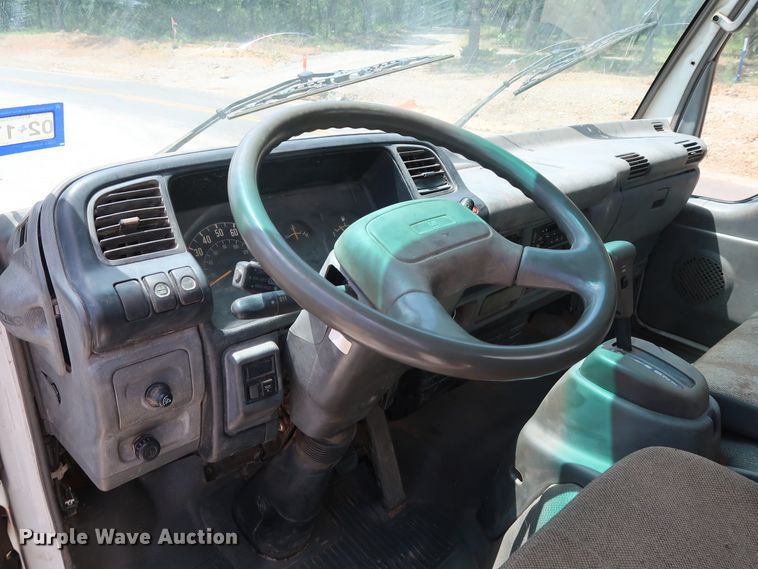 image for item DG4032 2004 Chevrolet W4500 box truck