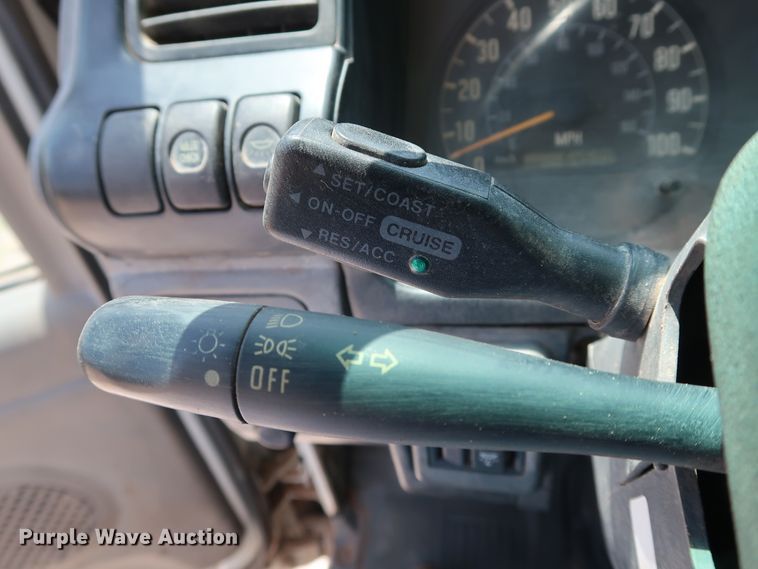 image for item DG4032 2004 Chevrolet W4500 box truck