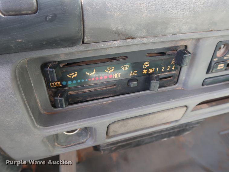 image for item DG4032 2004 Chevrolet W4500 box truck