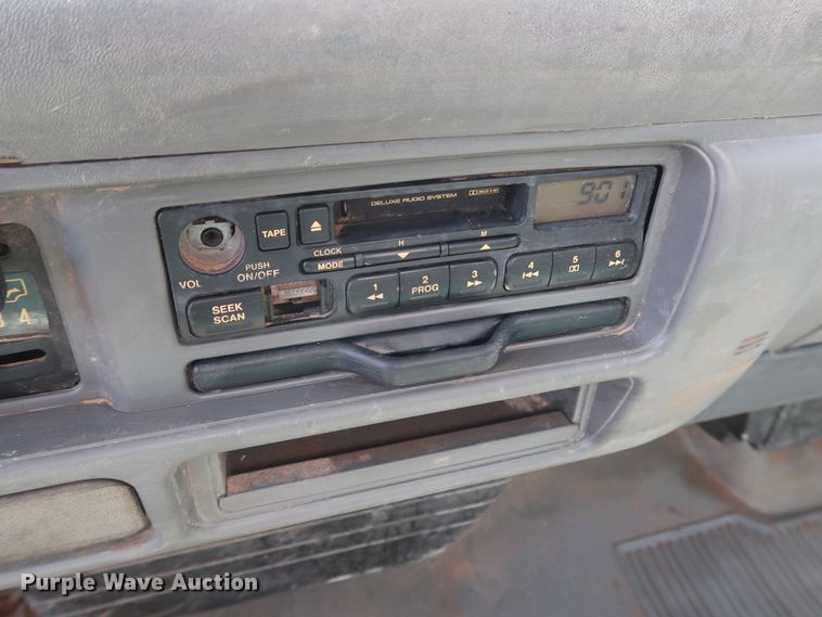 image for item DG4032 2004 Chevrolet W4500 box truck