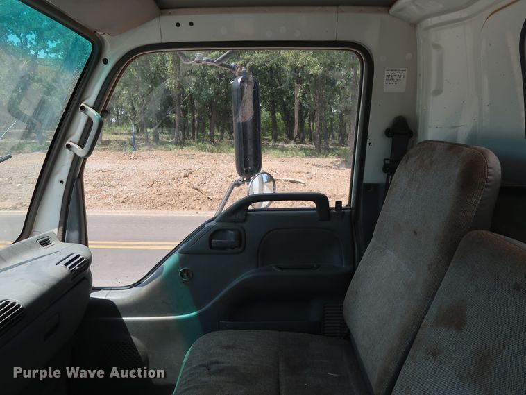 image for item DG4032 2004 Chevrolet W4500 box truck