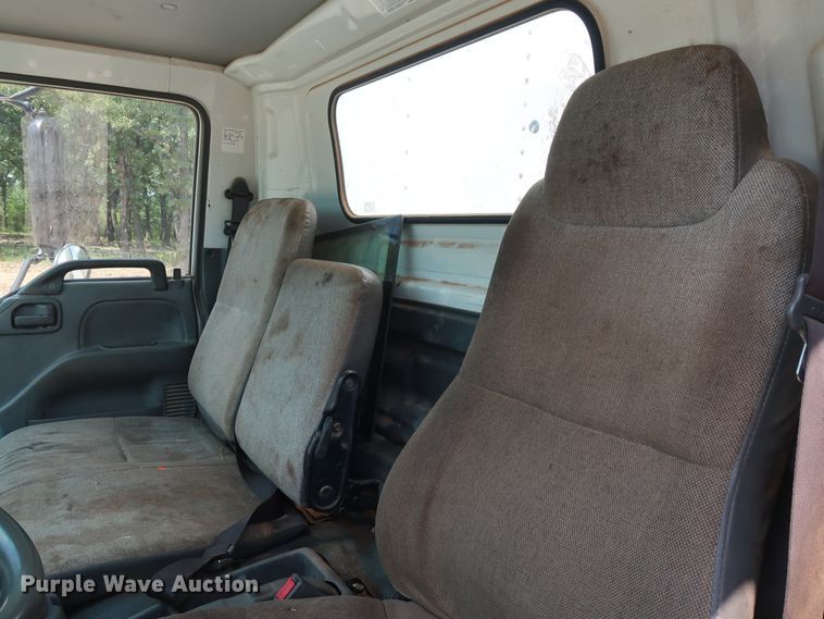 image for item DG4032 2004 Chevrolet W4500 box truck