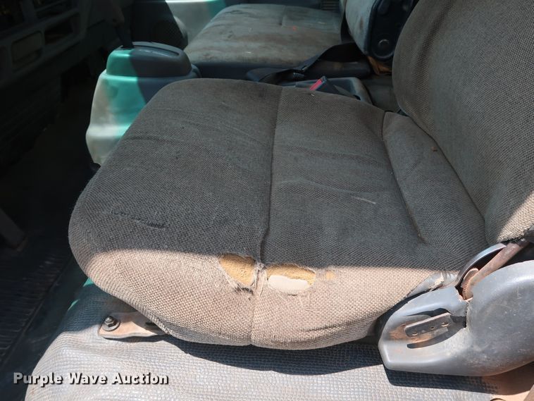 image for item DG4032 2004 Chevrolet W4500 box truck