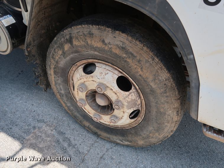 image for item DG4032 2004 Chevrolet W4500 box truck