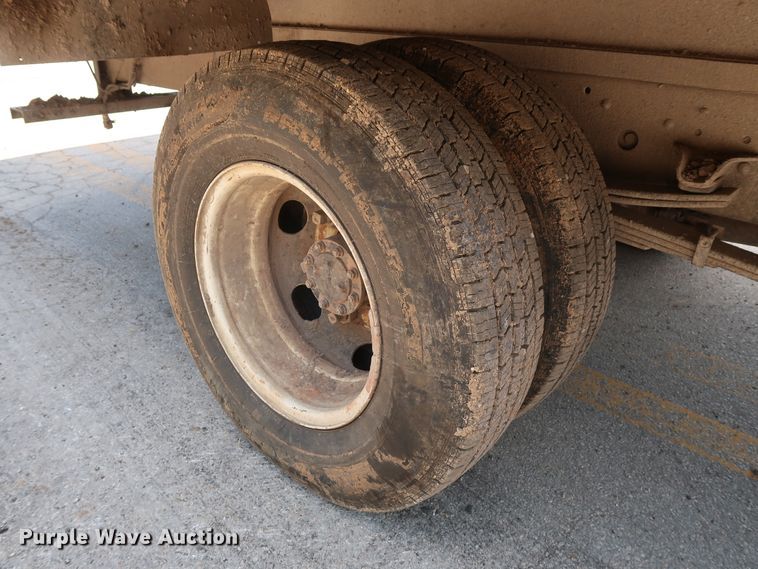 image for item DG4032 2004 Chevrolet W4500 box truck