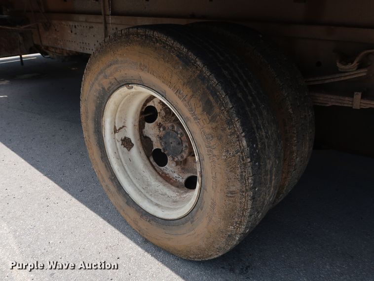 image for item DG4032 2004 Chevrolet W4500 box truck