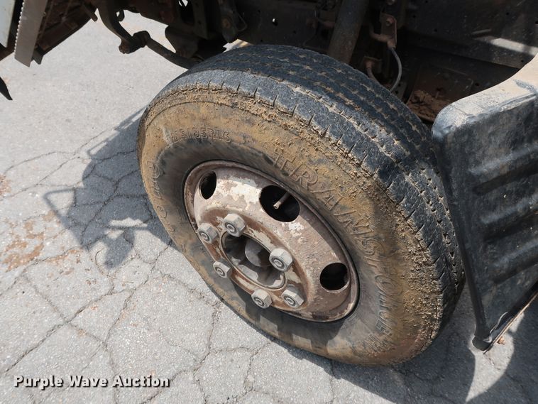 image for item DG4032 2004 Chevrolet W4500 box truck