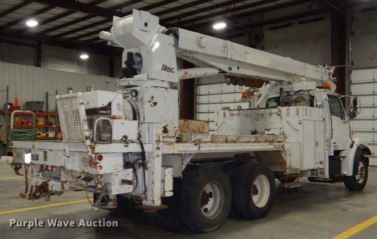 image for item DG4770 2000 Sterling LT7500 digger derrick truck