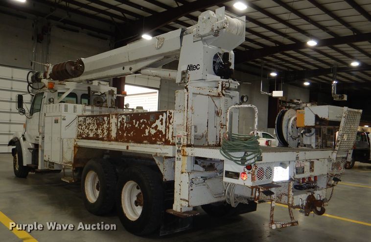 image for item DG4770 2000 Sterling LT7500 digger derrick truck