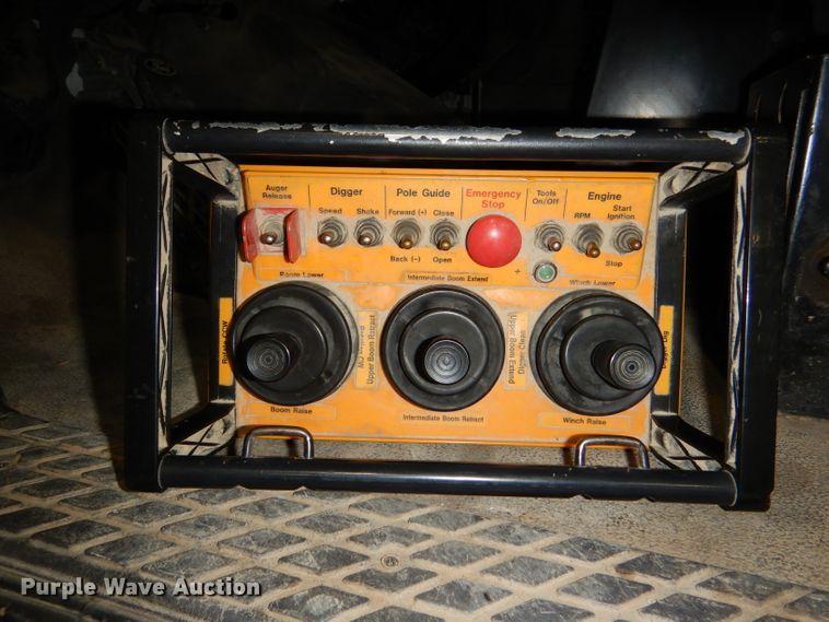 image for item DG4770 2000 Sterling LT7500 digger derrick truck