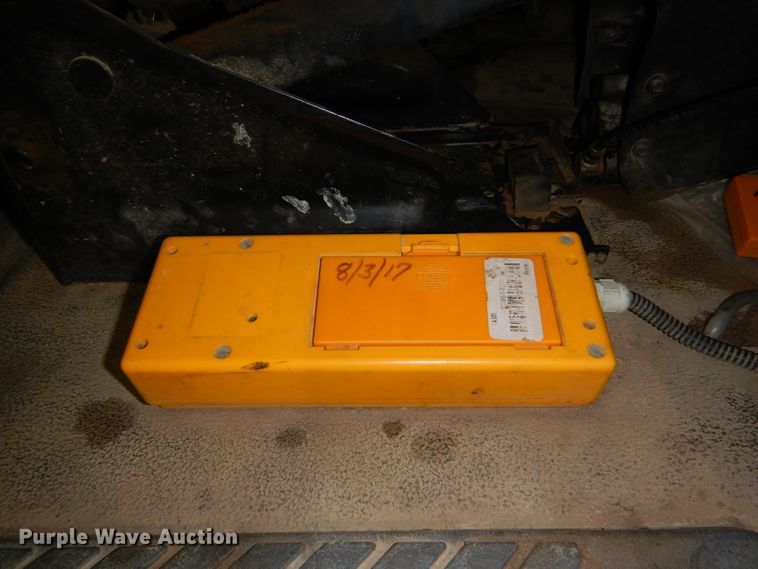 image for item DG4770 2000 Sterling LT7500 digger derrick truck