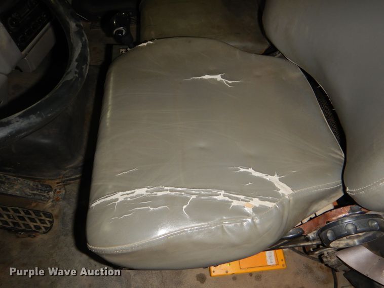 image for item DG4770 2000 Sterling LT7500 digger derrick truck