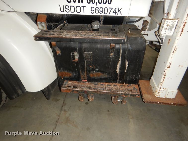 image for item DG4770 2000 Sterling LT7500 digger derrick truck