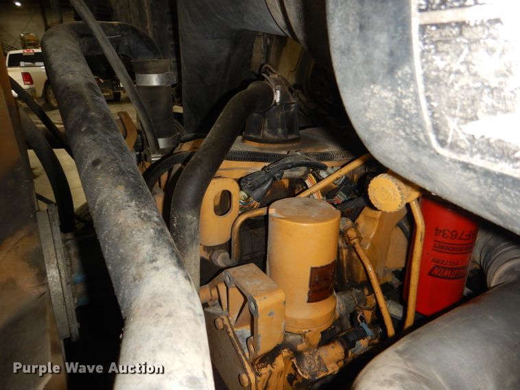 image for item DG4770 2000 Sterling LT7500 digger derrick truck