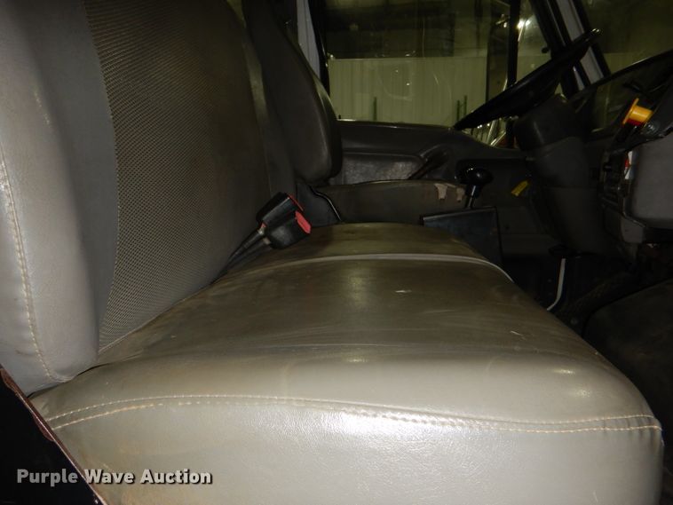 image for item DG4770 2000 Sterling LT7500 digger derrick truck