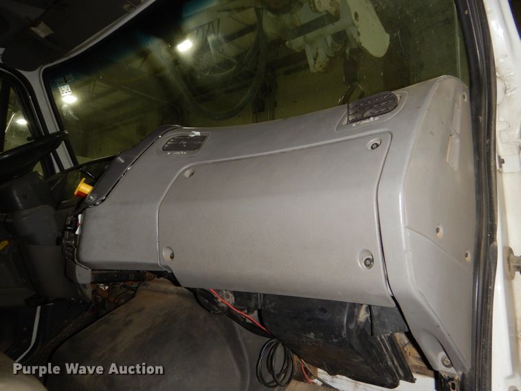 image for item DG4770 2000 Sterling LT7500 digger derrick truck