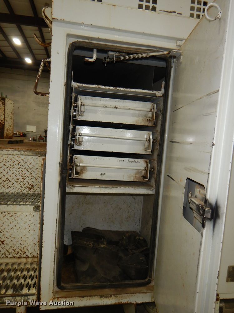 image for item DG4770 2000 Sterling LT7500 digger derrick truck