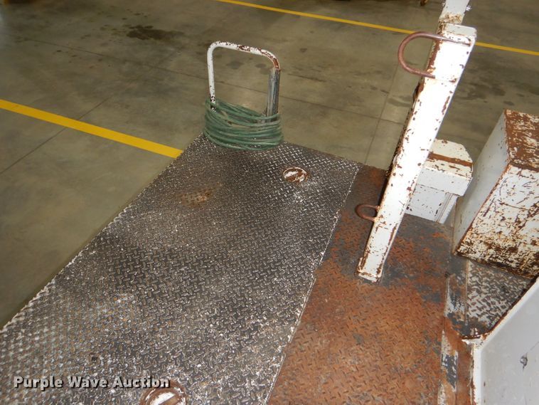 image for item DG4770 2000 Sterling LT7500 digger derrick truck