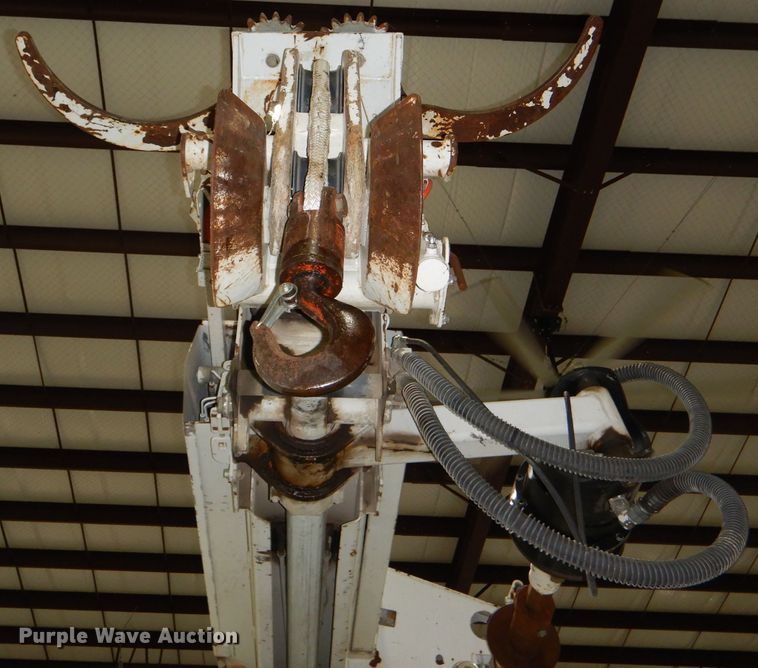 image for item DG4770 2000 Sterling LT7500 digger derrick truck