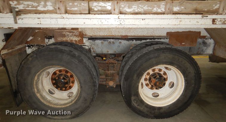 image for item DG4770 2000 Sterling LT7500 digger derrick truck