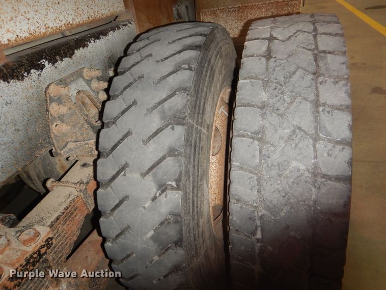 image for item DG4770 2000 Sterling LT7500 digger derrick truck