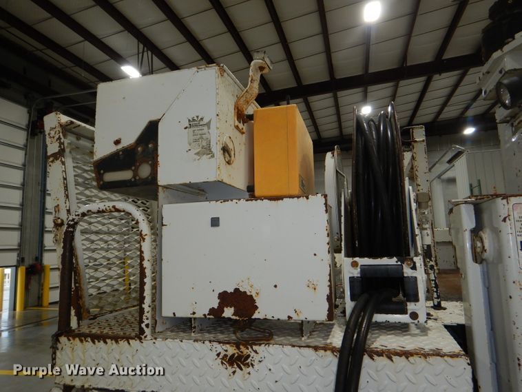 image for item DG4770 2000 Sterling LT7500 digger derrick truck