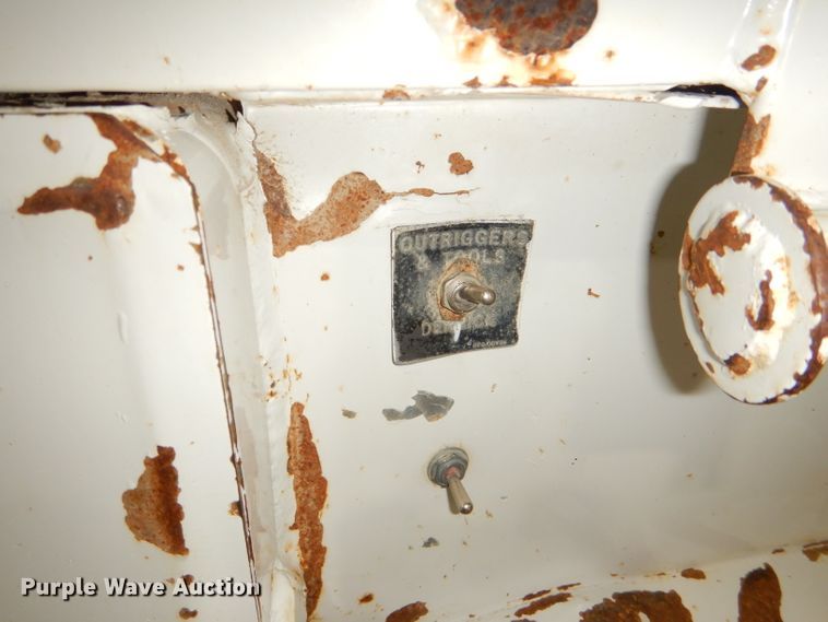 image for item DG4770 2000 Sterling LT7500 digger derrick truck