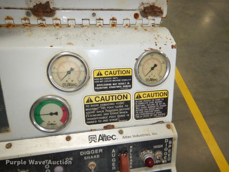 image for item DG4770 2000 Sterling LT7500 digger derrick truck