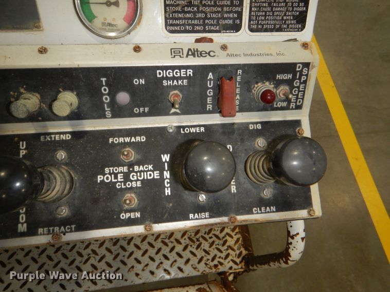 image for item DG4770 2000 Sterling LT7500 digger derrick truck