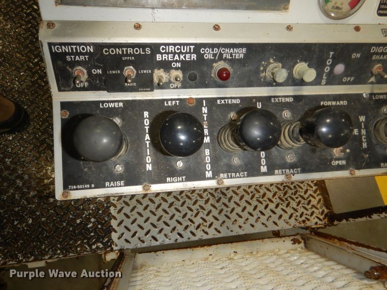 image for item DG4770 2000 Sterling LT7500 digger derrick truck