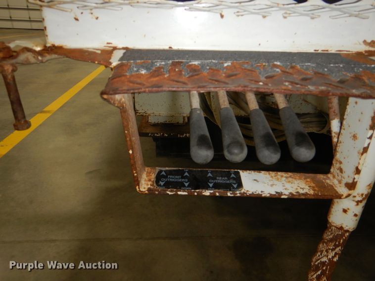 image for item DG4770 2000 Sterling LT7500 digger derrick truck