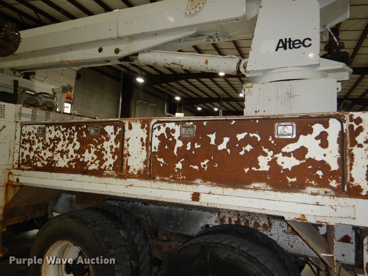 image for item DG4770 2000 Sterling LT7500 digger derrick truck