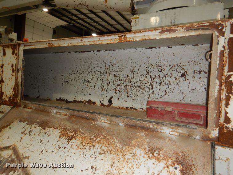 image for item DG4770 2000 Sterling LT7500 digger derrick truck