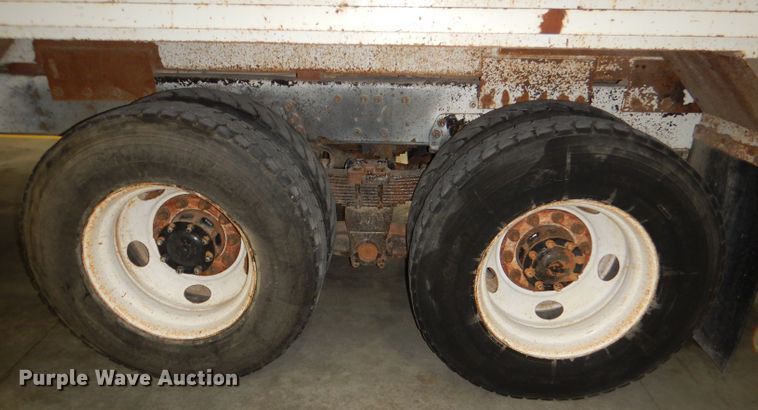 image for item DG4770 2000 Sterling LT7500 digger derrick truck