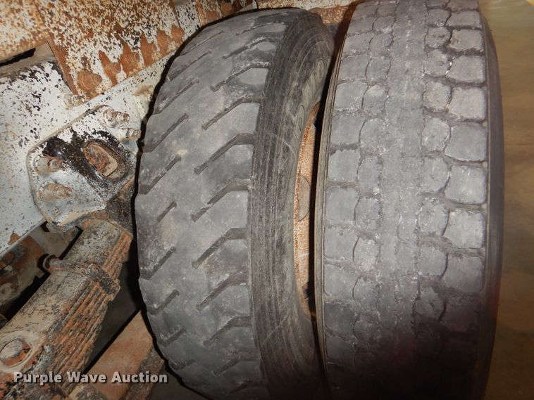 image for item DG4770 2000 Sterling LT7500 digger derrick truck