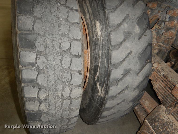 image for item DG4770 2000 Sterling LT7500 digger derrick truck