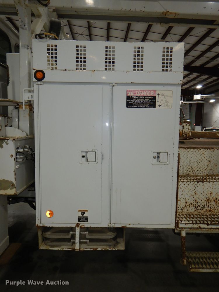 image for item DG4770 2000 Sterling LT7500 digger derrick truck