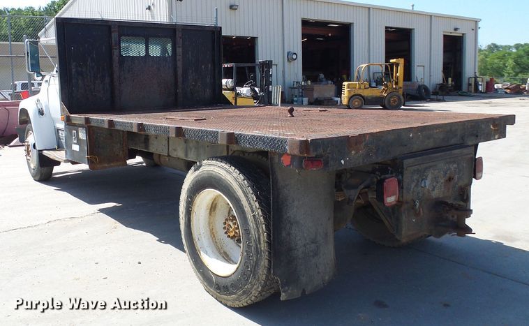 image for item DI0499 1995 Ford F700 flatbed truck