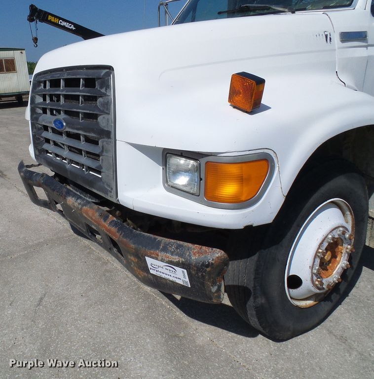 image for item DI0499 1995 Ford F700 flatbed truck