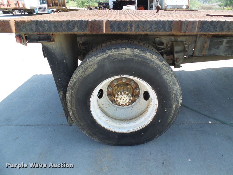 image for item DI0499 1995 Ford F700 flatbed truck