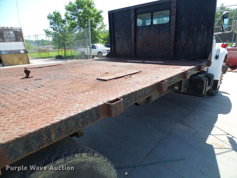 image for item DI0499 1995 Ford F700 flatbed truck