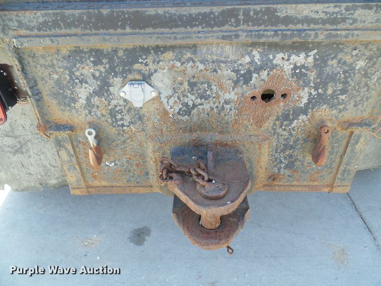 image for item DI0499 1995 Ford F700 flatbed truck