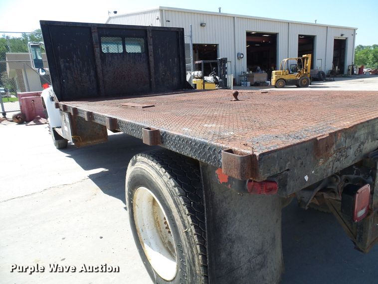 image for item DI0499 1995 Ford F700 flatbed truck