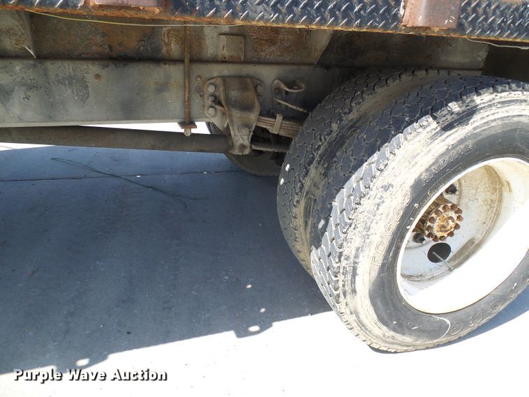 image for item DI0499 1995 Ford F700 flatbed truck