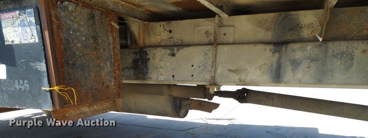 image for item DI0499 1995 Ford F700 flatbed truck