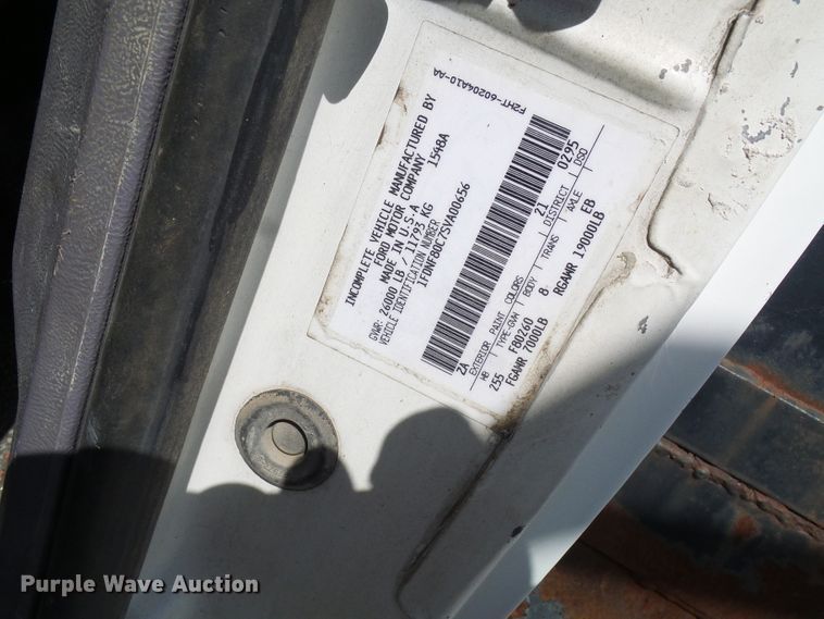 image for item DI0499 1995 Ford F700 flatbed truck