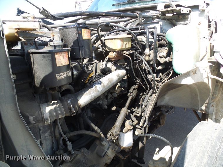 image for item DI0499 1995 Ford F700 flatbed truck