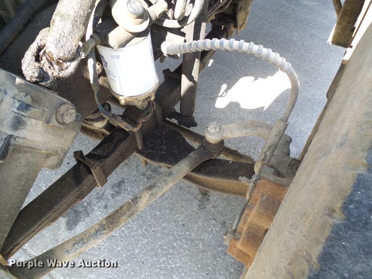 image for item DI0499 1995 Ford F700 flatbed truck