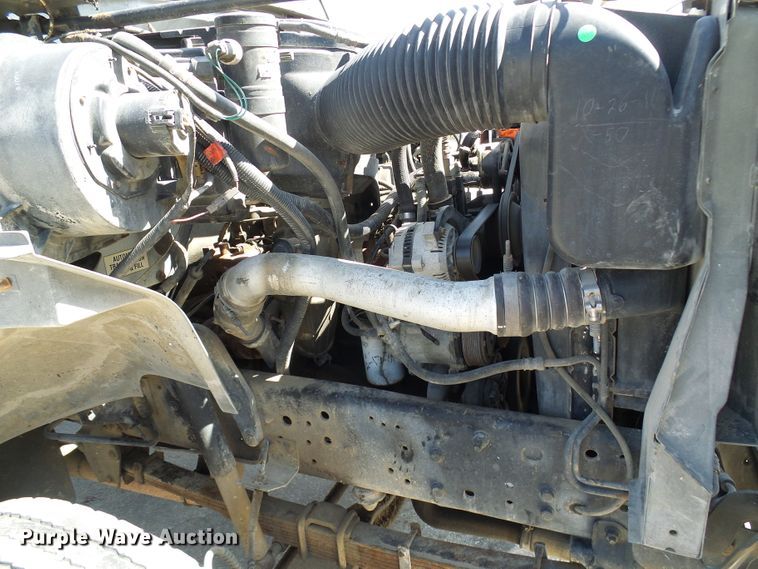 image for item DI0499 1995 Ford F700 flatbed truck