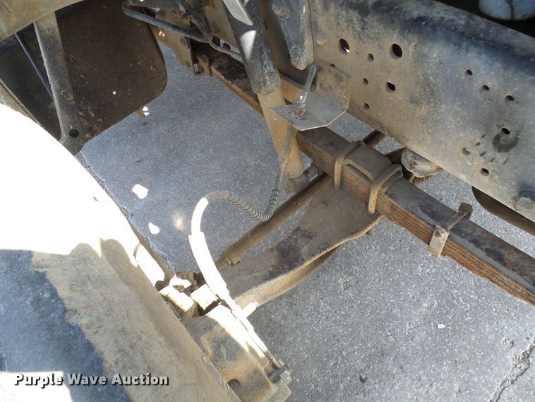 image for item DI0499 1995 Ford F700 flatbed truck